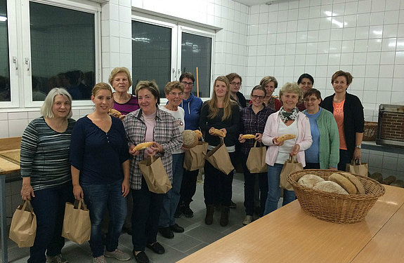 Brotbackkurs der ÖVP-Frauen